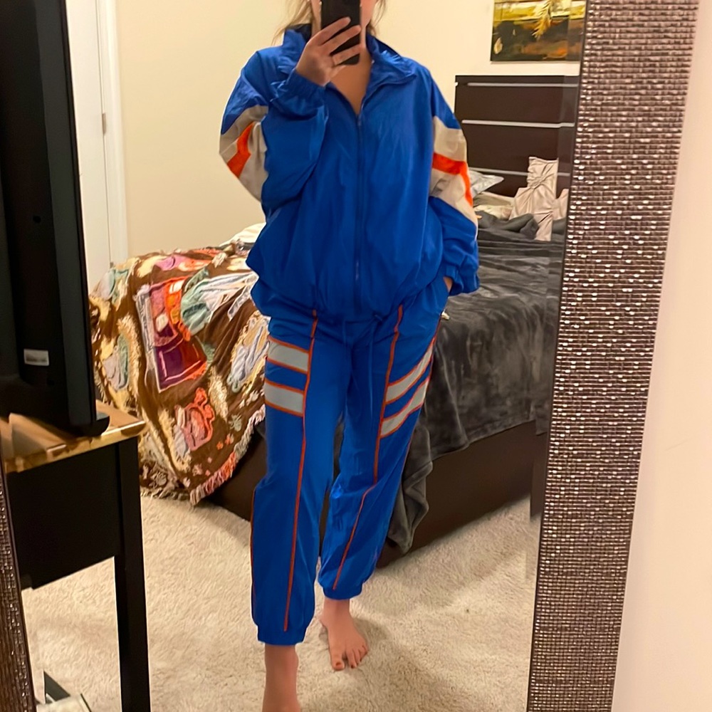 Cute Vintage-y Track Suit Set🔥